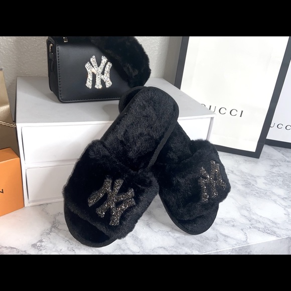 Ny bling fluffy slipper 3 pc set - Picture 3 of 3